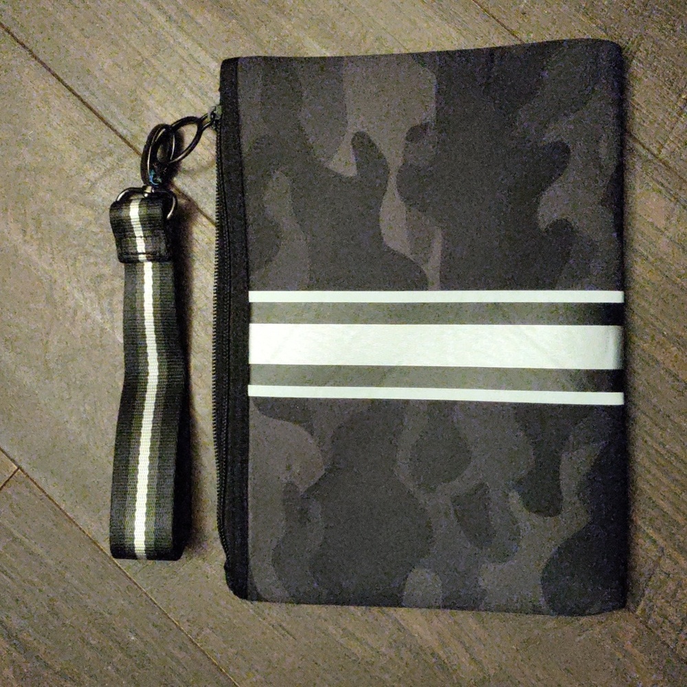 Haute Shore Black Camo Neoprene Large Cosmetic /Travel Pouch (Unisex)